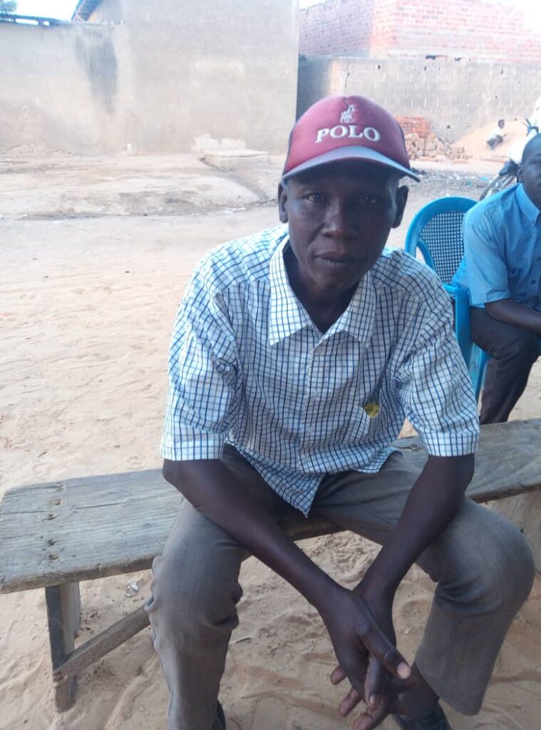 Le père de la fille egarée