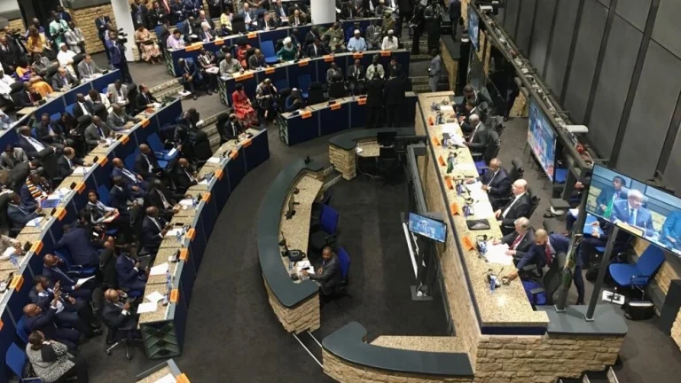 Trois mois après le coup d&rsquo;État, l&rsquo;UA réclame toujours un retour à l&rsquo;ordre constitutionnel au Niger