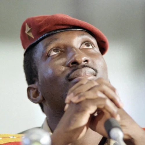 Au Burkina Faso, l’ancien président Thomas Sankara élevé au rang de « héros de la Nation »
