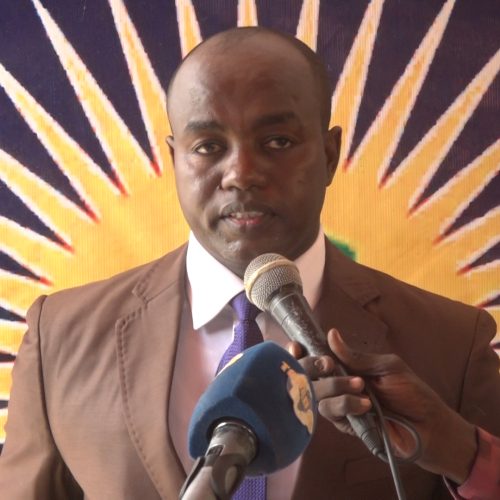 Mahamat Abass est-il au dessus de la loi? ABDERAMANE YACINE ABSAKINE, président du Parti Réformiste, victime de torture lors de la marche pacifique  organisée par la plateforme les actions citoyennes wakit tamma en mai dernier, s’indigne de voir ce dernier tenir tête à la justice tchadienne