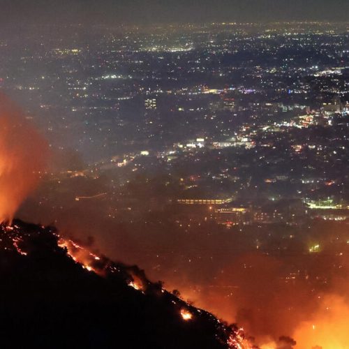 Incendie de Los Angeles : plus de 7.000 hectares ravagé et au moins 100.000 déplacés.