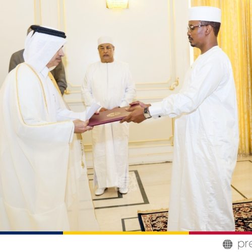 Le PCMT, gal Mahamat Idriss Deby Itno a reçu une lettre de créance du nouvel ambassadeur extraordinaire et plénipotentiaire de l’Etat du Qatar