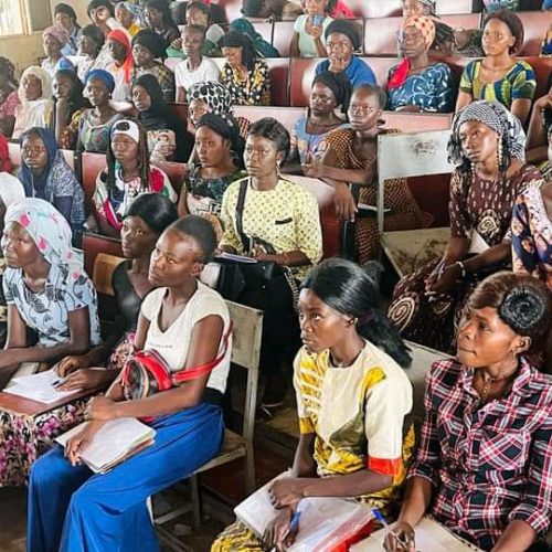 Société: Unicef initie les jeunes filles aux TICs