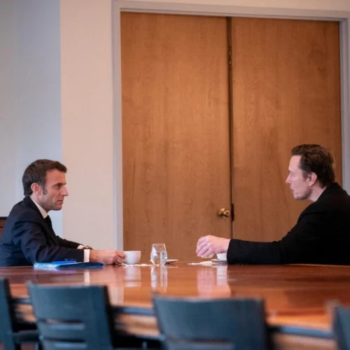 Emmanuel Macron a eu une « discussion claire » avec Elon Musk à propos de Twitter
