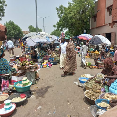 Occupation anarchique de la voie publique: Les commerçants abandonnés à leur triste sort