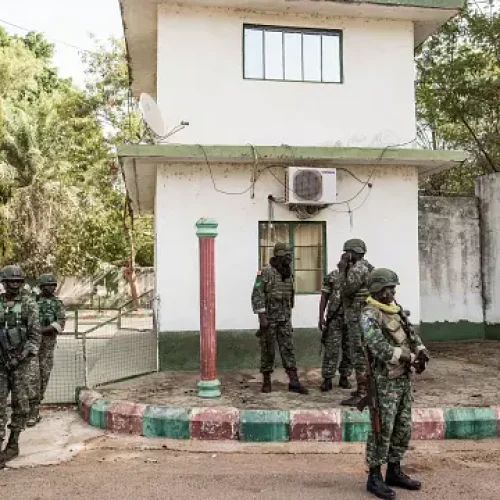 Gambie : Cinq (5) agents des services de sécurité de l’ancien régime condamnés à mort pour le meurtre d’un opposant.