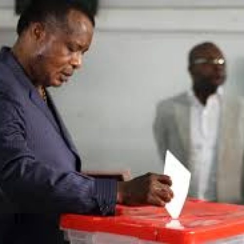Présidentielle au Congo-Brazzaville: début du vote et timide mobilisation