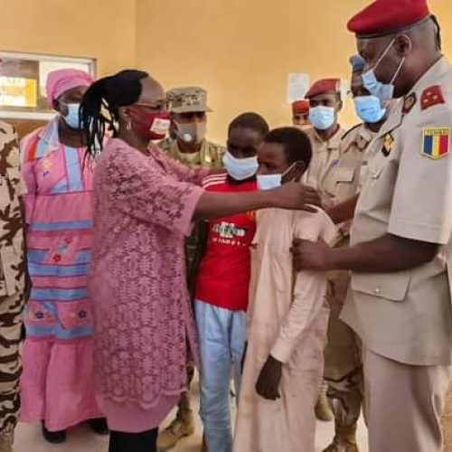 Tchad: l’armée remet des enfants victimes de trafic humain transfrontalier à l’action sociale