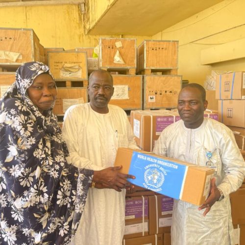 Lutte contre le paludisme et la malnutrition/L’OMS offre des médicaments et des équipements médicaux au Ministère de la santé