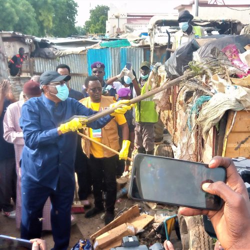 Let’s do it Chad et la Mairie centrale nettoient le Grand marché