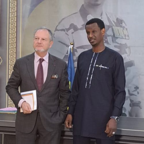 Coopération/ L’ambassadeur de la république française au Tchad Bertrand cochery reçu en audience par le Ministre des affaires culturelles Abakar Rozzi Teguil