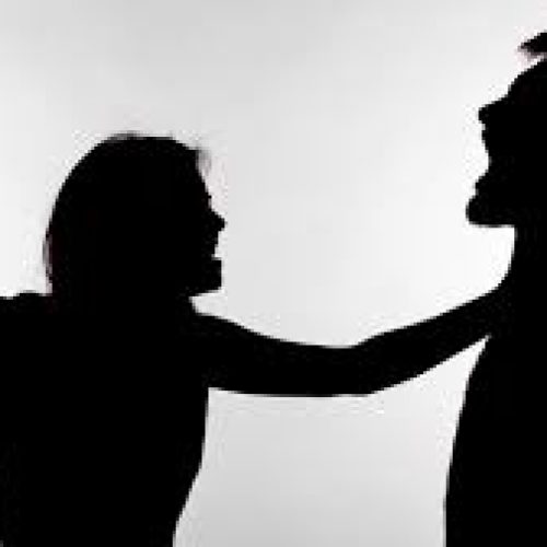 Fait divers/ Un homme a été  tabassé par sa femme pour une histoire de 500F
