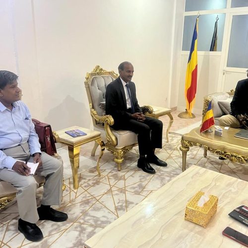 Coopération/ Le Ministre de mine et de la Géologie Abdelkrim mahamat Abdelkrim a reçu en audience ce 20 octobre l’ambassadeur de l’inde au Tchad Hifzur Rahman