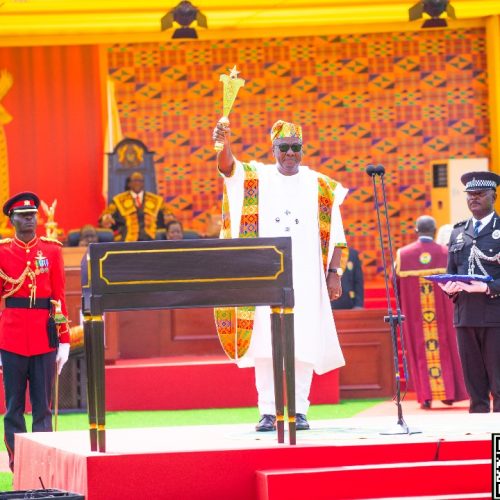 Ghana : le président prend fonction.