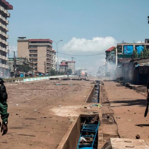 Guinée: tirs nourris entendus et accès bloqués au centre de Conakry