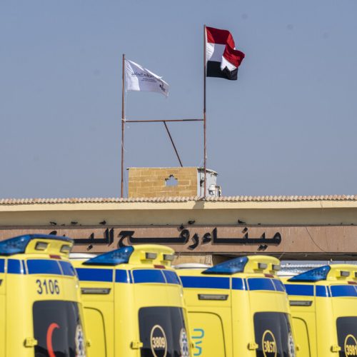 مصر.. نقابة الأطباء تتحرك لعلاج الجرحى في غزة