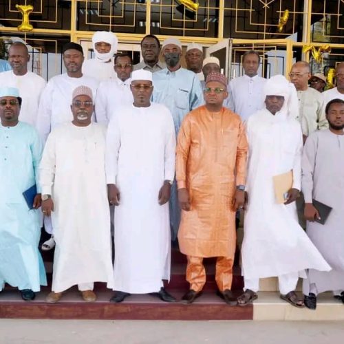 Le Directeur Général des Douanes et Droits Indirects, le Gal Ousman Brahim DJOUMA a présidé une réunion avec les chefs des circonscriptions provinciales des douanes