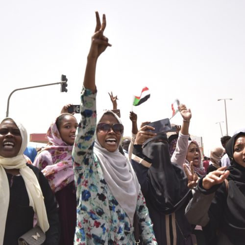 Soudan: La junte au pouvoir cède à la pression de la rue.