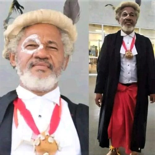 Fait divers: 𝗙𝗮𝗰𝗲 à 𝘂𝗻 𝗽𝗿𝗼𝗰è𝘀 𝗱𝗶𝗳𝗳𝗶𝗰𝗶𝗹𝗲, 𝘂𝗻 𝗮𝘃𝗼𝗰𝗮𝘁 𝗡𝗶𝗴𝗲𝗿𝗶𝗮𝗻 𝘀’𝗲𝘀𝘁 𝗽𝗿é𝘀𝗲𝗻𝘁é 𝗮𝘂 𝘁𝗿𝗶𝗯𝘂𝗻𝗮𝗹 𝗲𝗻 𝘁𝗲𝗻𝘂𝗲 𝘁𝗿𝗮𝗱𝗶𝘁𝗶𝗼𝗻𝗻𝗲𝗹𝗹𝗲 𝗲𝘁 𝗳𝗲𝘁𝗶𝗰𝗵𝗲𝘀 𝗮𝘀𝘀𝗼𝗰𝗶é𝘀